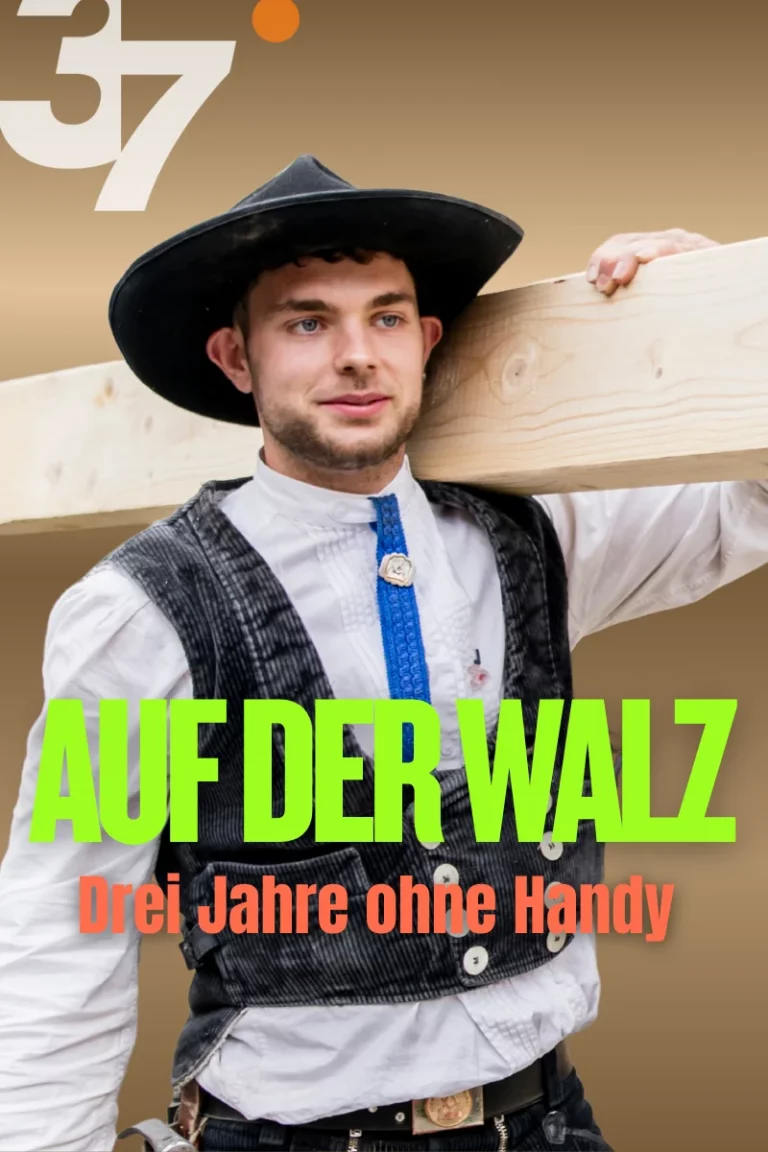 Ein junger Handwerker in traditioneller Zimmermannskleidung trägt ein großes Holzbrett auf der Schulter. Er trägt einen schwarzen Hut, eine weiße Bluse und eine dunkle Weste mit blauer Krawatte. Im Hintergrund ist ein brauner Farbverlauf zu sehen. Oben links steht das Logo „37°“. In der Mitte des Bildes steht in großen grünen Buchstaben „Auf der Walz“, darunter in orangefarbenen Buchstaben „Drei Jahre ohne Handy“.