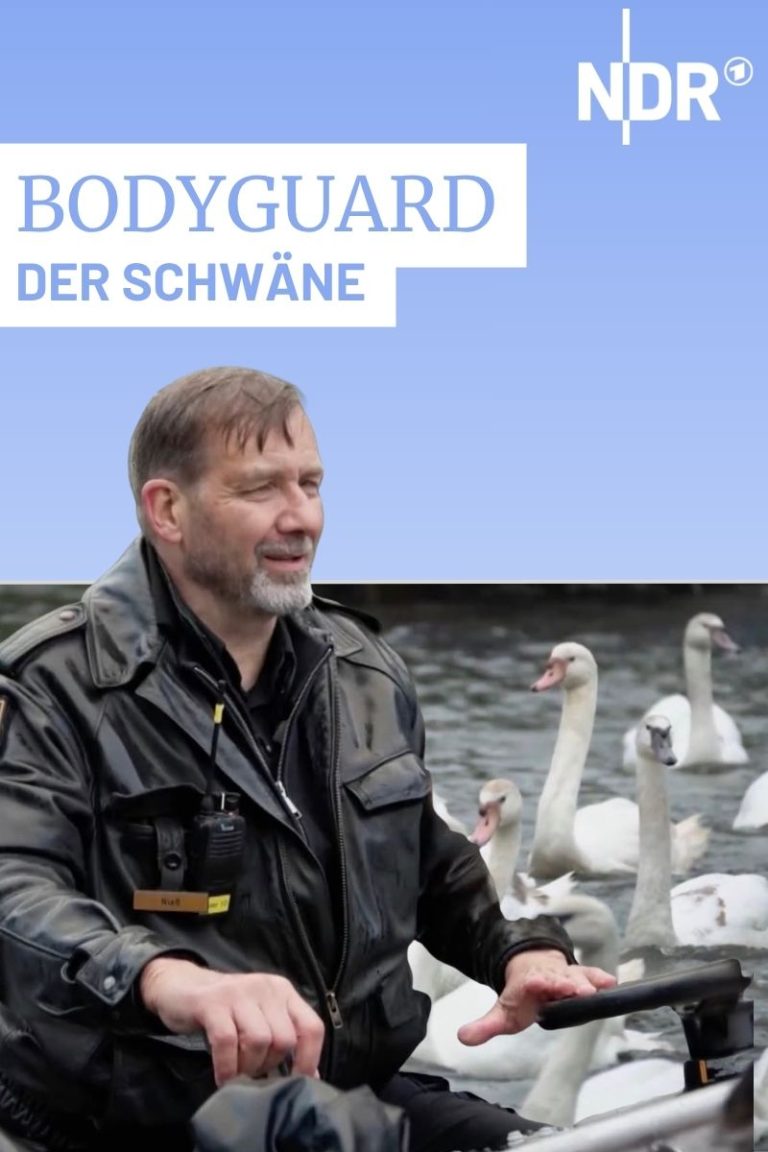 Ein Mann steuert ein Boot. Im Hintergrund Schwäne auf dem Wasser. Oben eine Überschrift in einem Balken mit dem Titel "Bodyguard der Schwäne"